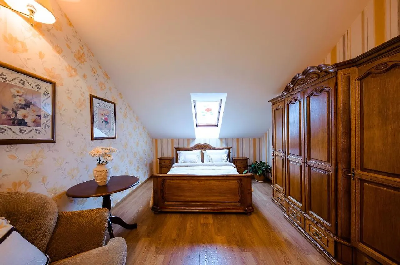 Luxury Central Apartments Киев 0*,  Украина